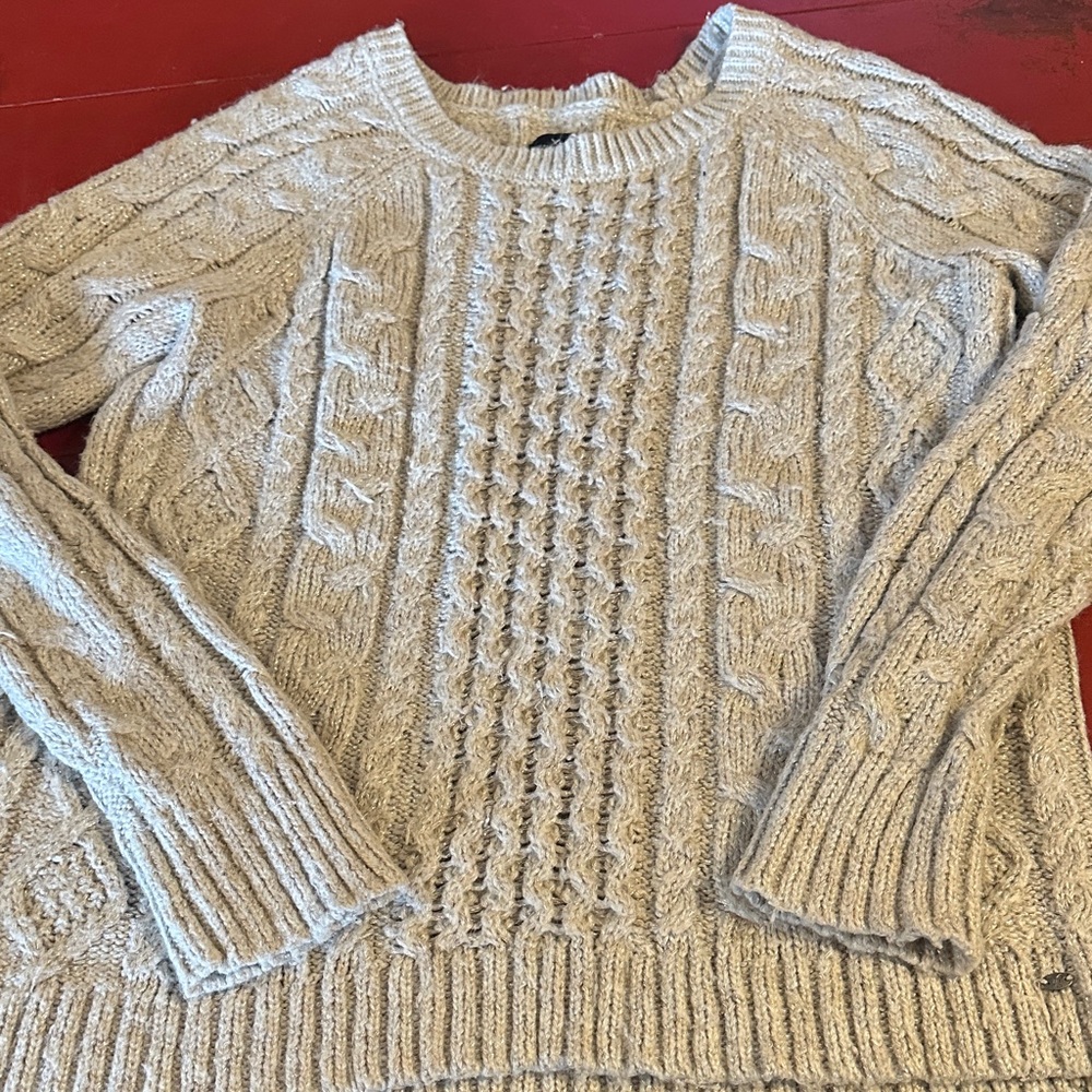 American Eagle Outfitters Cream Knit Sweater large has gold sparkled thread.